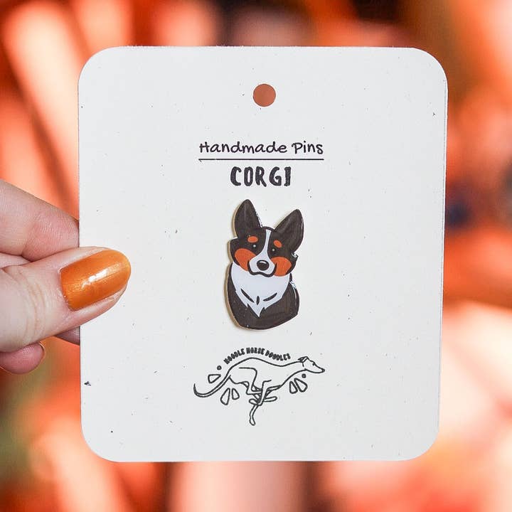 Corgi - Handgefertigter Anstecker für den Großhandel von Noodle Horse Doodles