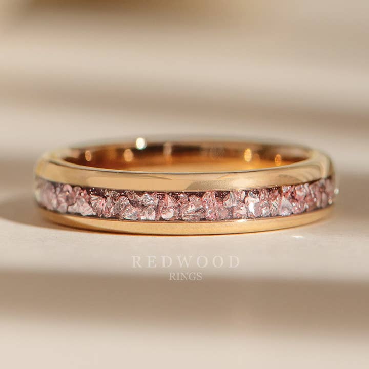 Bague en tungstène en or rose avec incrustation de morganite créée en laboratoire par Peach, 4 mm pour la vente par Redwood Rings