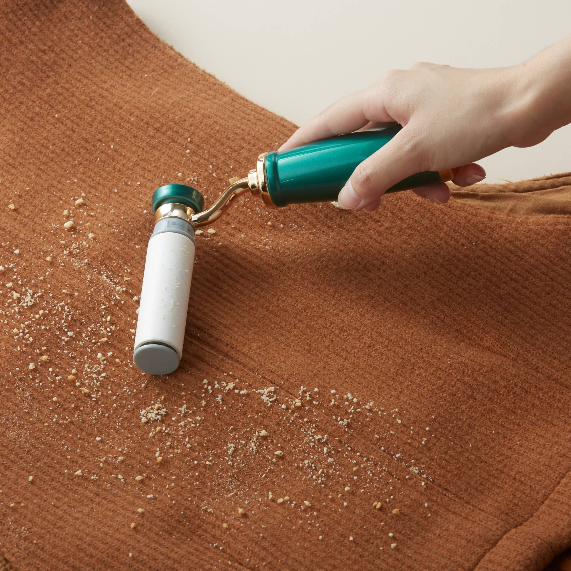 Salav-True & Tidy - Wholesale Lint Roller - Retro Edition Rechargeable Fabric Shaver and Lint Roller8