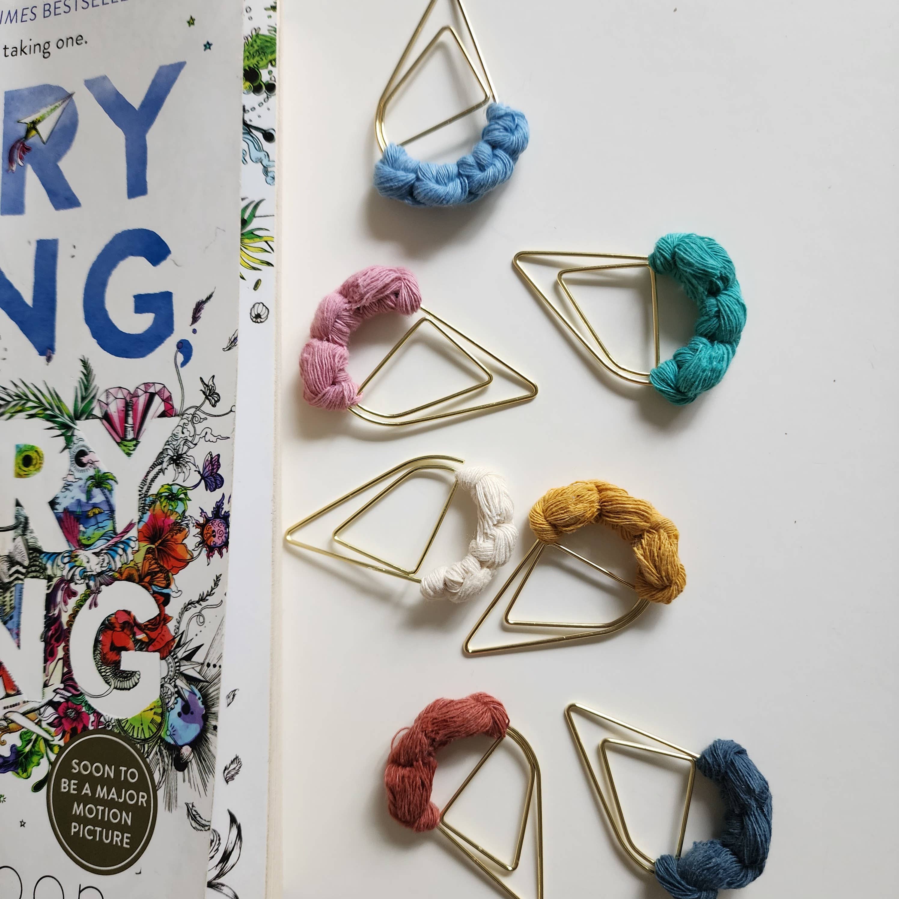 Handmade By Uruba – wholesale Bokmärke – Minimalistisk färgglad bokmärkescharm, handgjord boktillbehör3