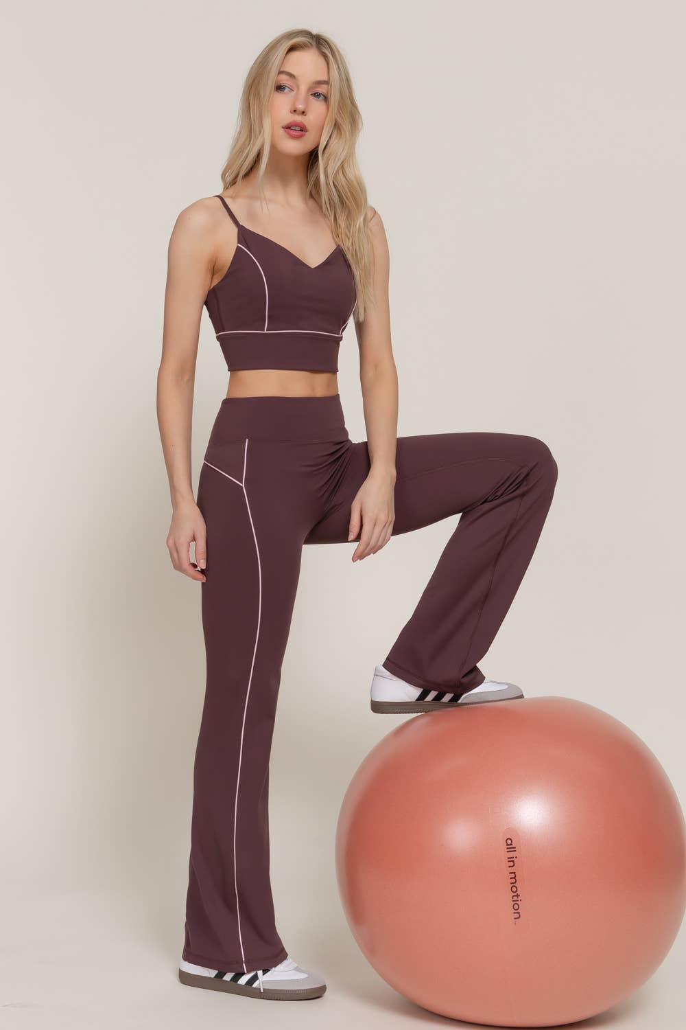 Active Basic | Active USA – wholesale Träningsbyxor – Dam – Träningsbyxor med midjeband och kontrasterande passpoaldetaljer15