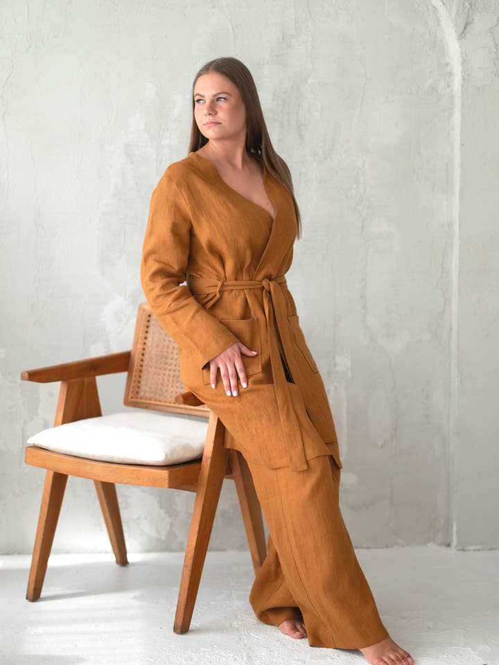 Linnen badjas BL024 in kaneelkleur voor wholesale door Unique Linen