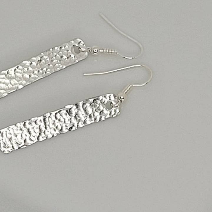 Bella Accessories - Wholesale Hangende/ronde oorbellen - Dangle Bar Oorbellen in koper of aluminium (zilver)4