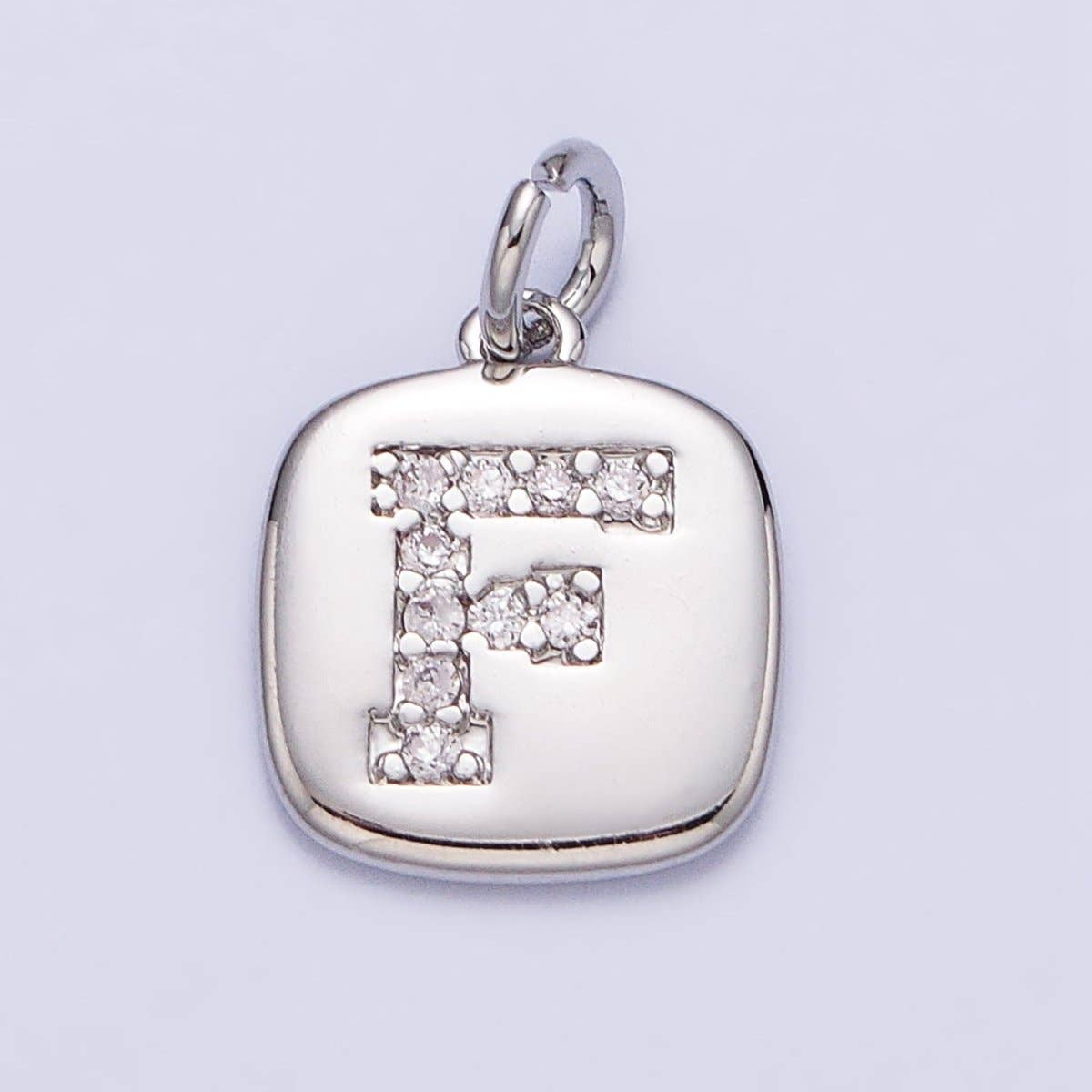 Aim Eternal - Vente Breloques/médailles personnalisées - Pendentif personnalisé avec initiale en pavé micro CZ carré argenté clair | A-266-A-2785