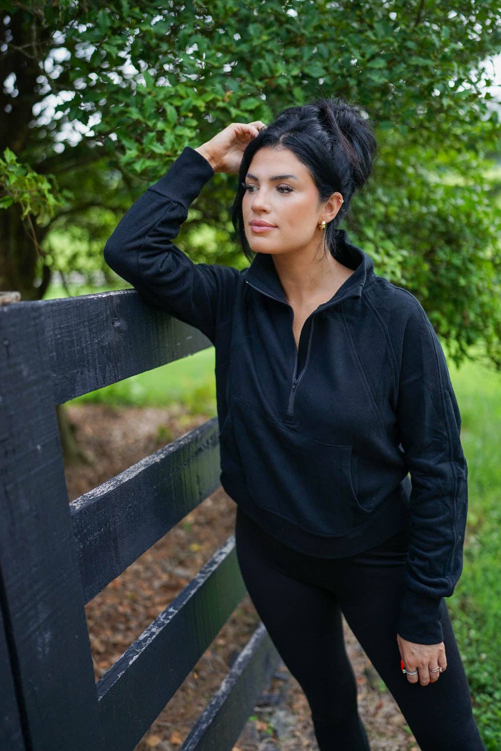 Threaded Pear – Engroshandel Sweatshirt - Dame – Vivienne Sweatshirt med lynlås og ribstribet tommelhulærme2