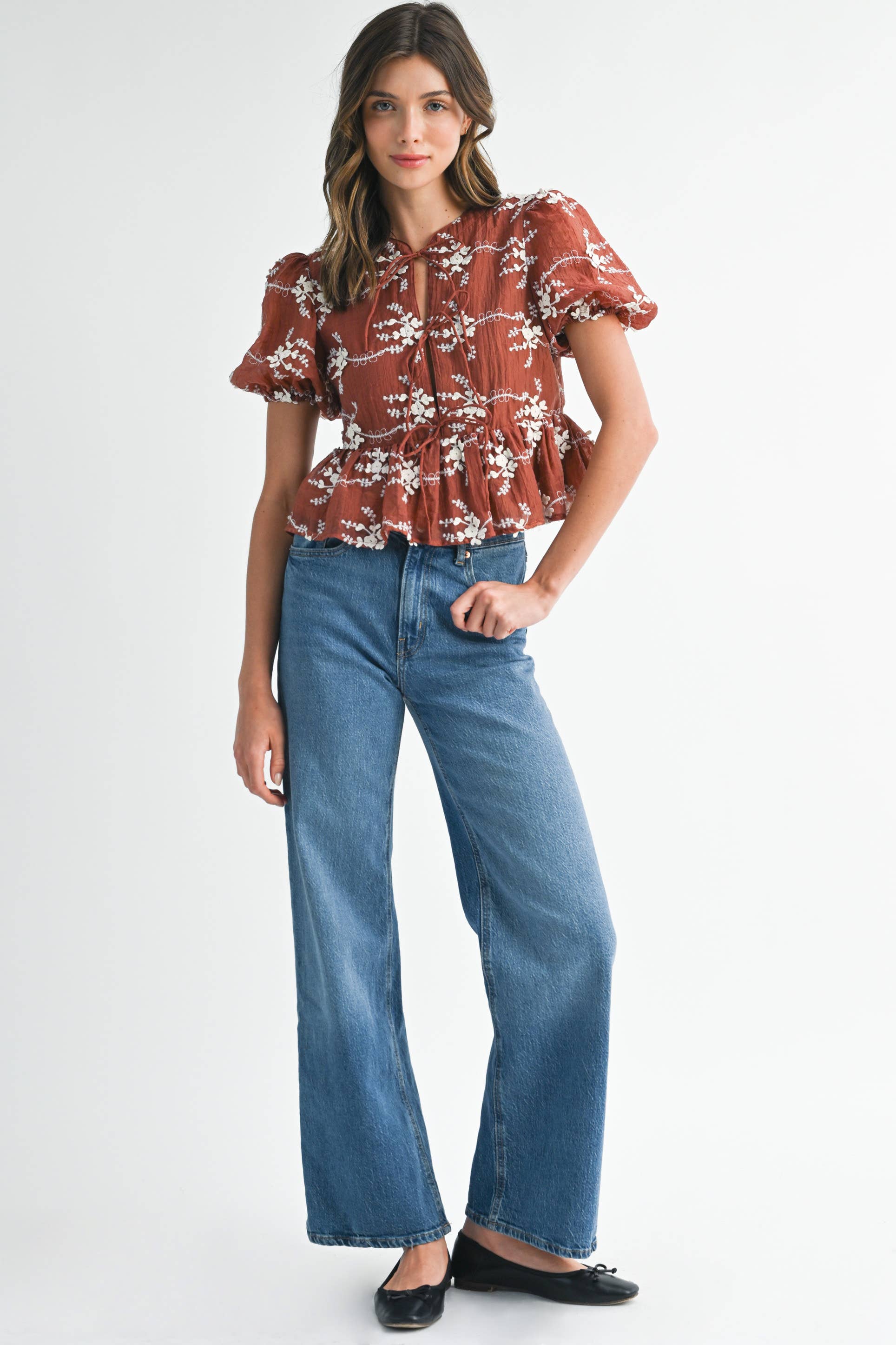 EB LUXE - Vente Débardeur – femme - Blouse à basque brodée avec manches bouffantes RT002511