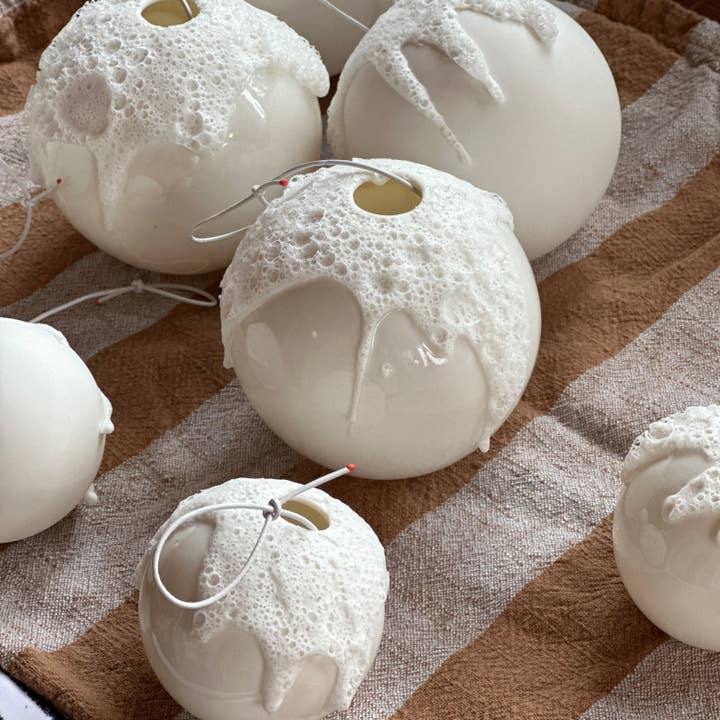 Porcelain Christmas ball Ø 85mm “glossy” white for wholesale by Yvette Hoffmann Design