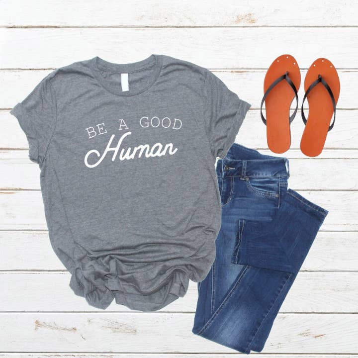 T-shirt Be a Good Human Kindness Sew Vicious fait à la main pour la vente par Sew Vicious