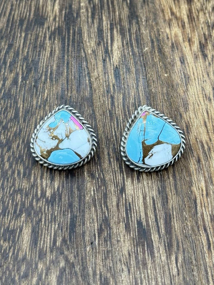 Infödda Navajo handgjorda örhängen i sterlingsilver med bomullsgodisdahlia. för wholesale av Native City Jewelry