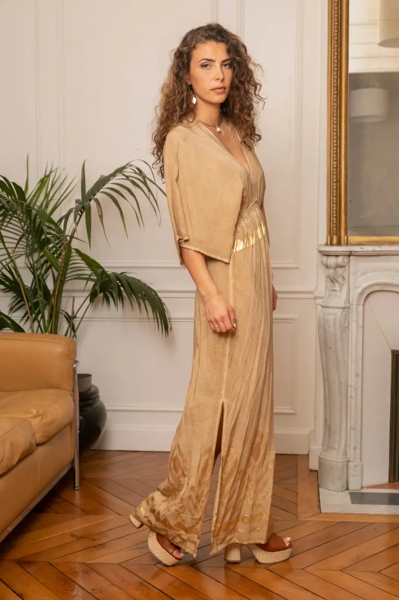 golden Maxi dress printed with gold, neckline and a tie at the back for wholesale on Faire3