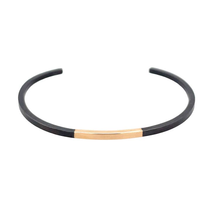 Schlanker Color-Block-Armreif in Schwarz, Silber und Gold für den Großhandel von Flavia Bennett Designs