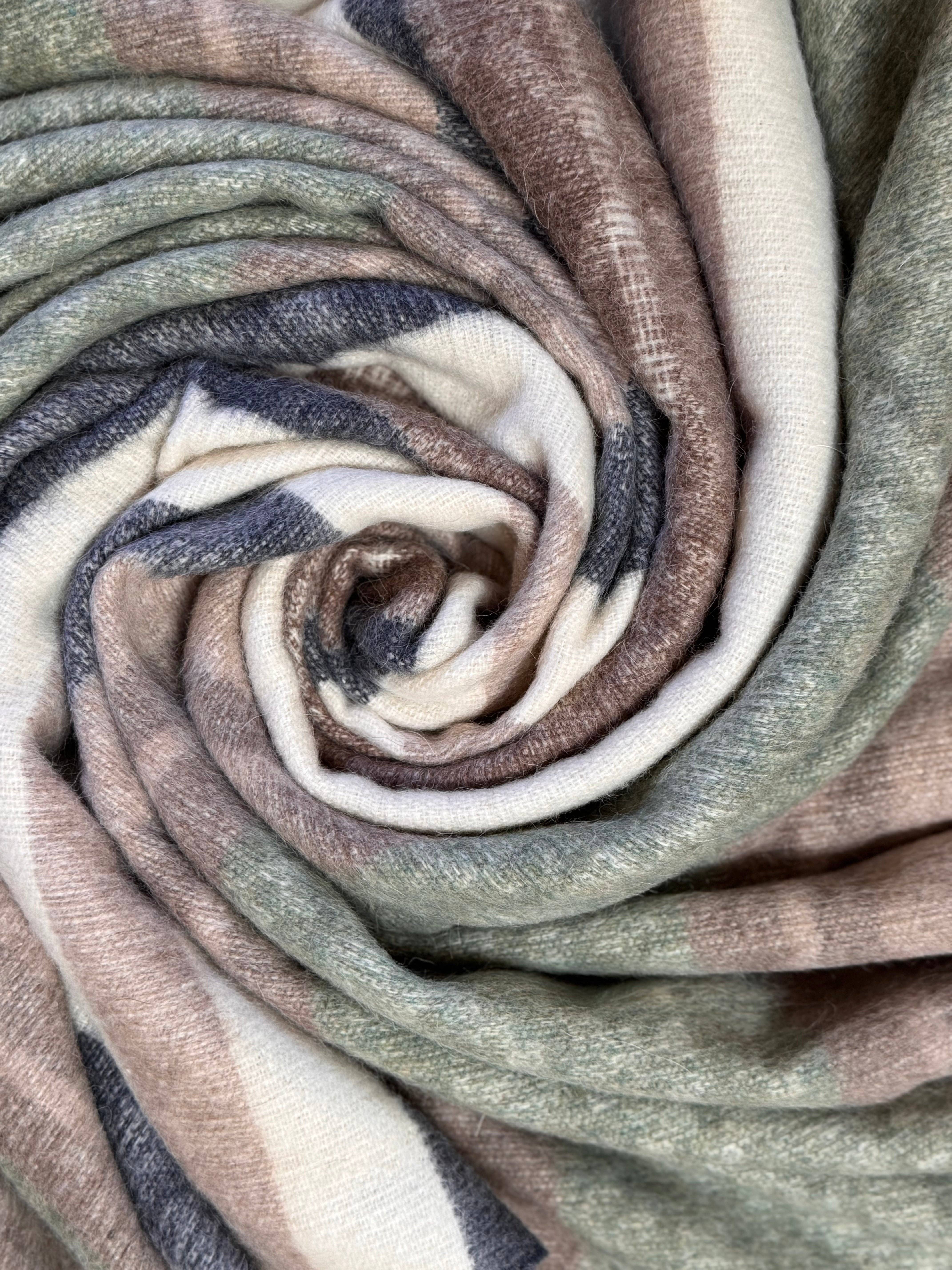 Lanart Alpaca - Wholesale Throw Blanket - Cherokee Throw - Parsley4