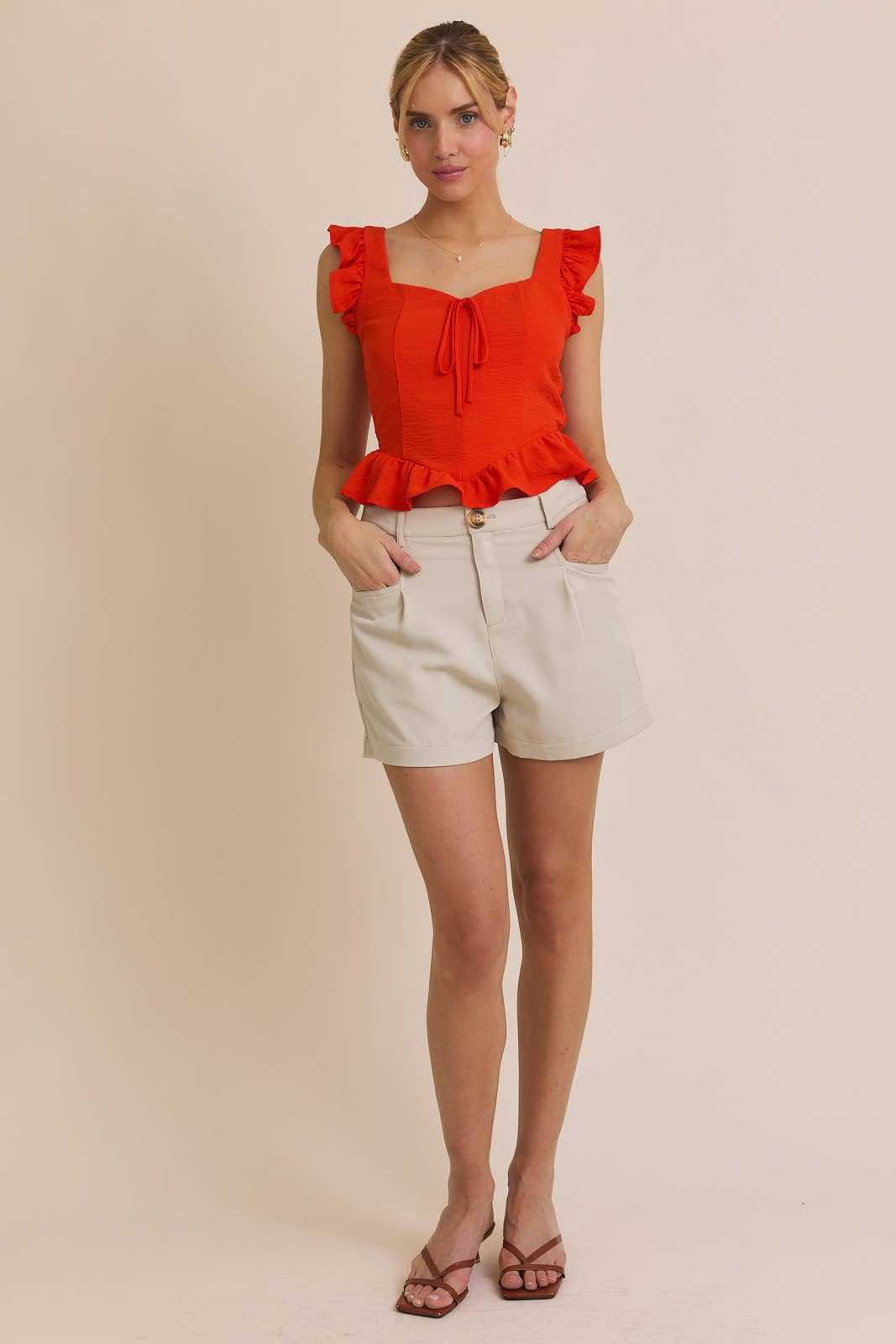 Rouge Haut à manches à volants avec encolure en cœur et nœud devant en vente sur Faire5