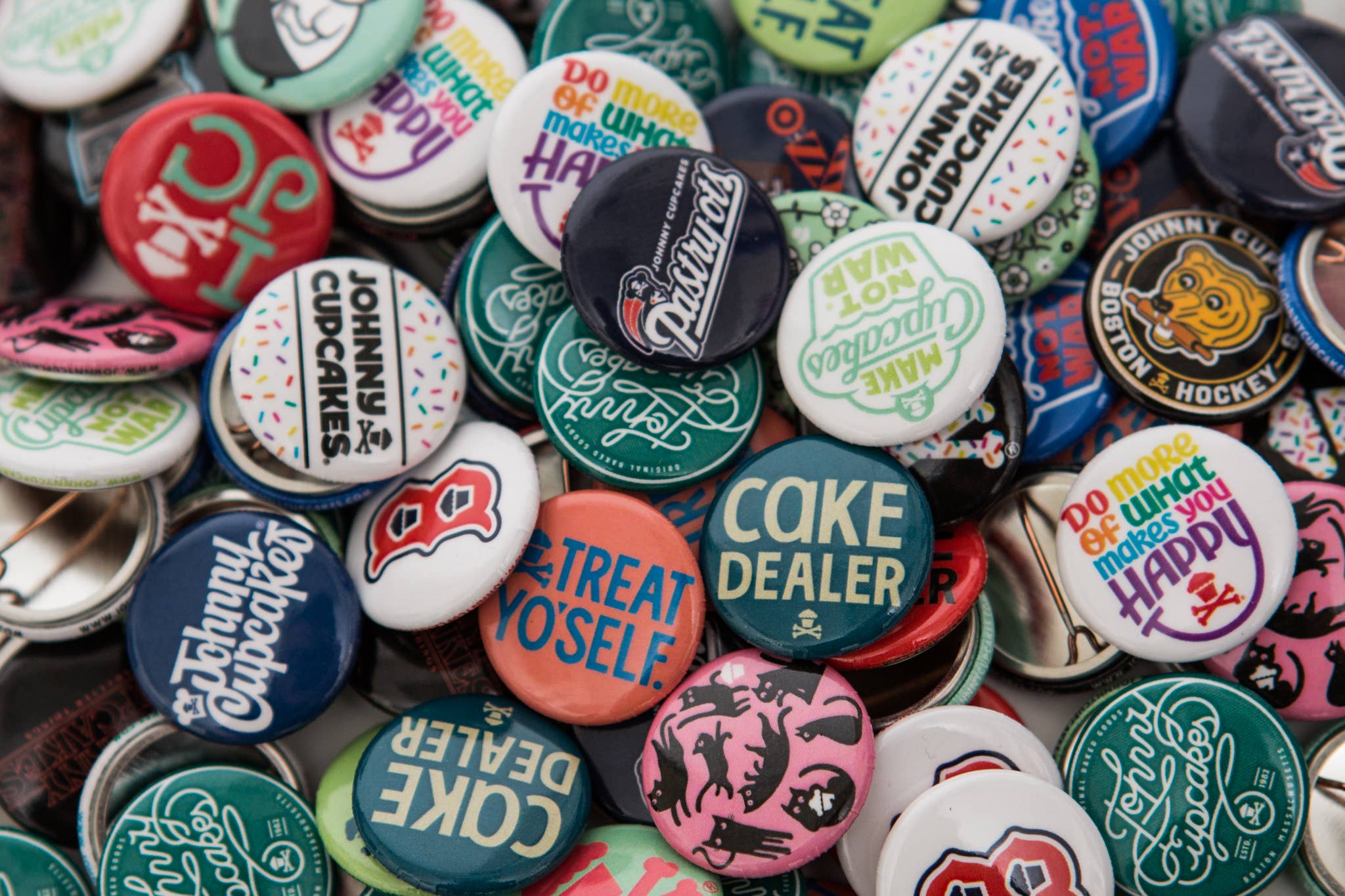 Johnny Cupcakes - Wholesale Lapel Pin/Button - Pin Tin - 6 Assorted 1" Pins with a Decorative Tin1