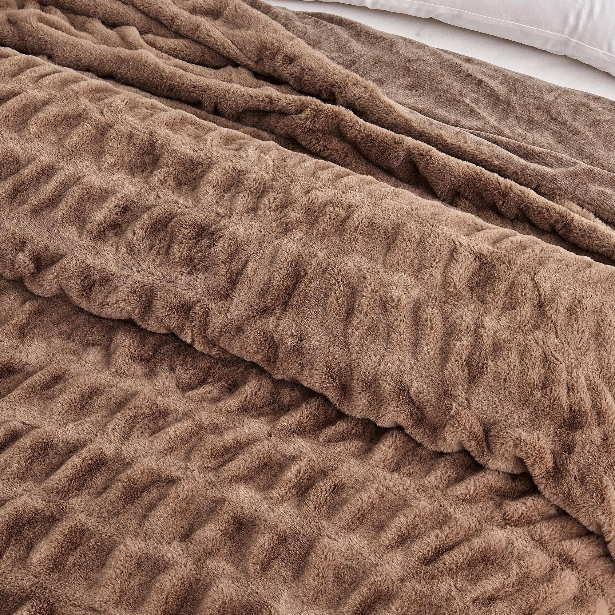 BH Collective - Wholesale Throw Blanket - Throw Blanket - Ruched Faux Fur - Alondra Collection1