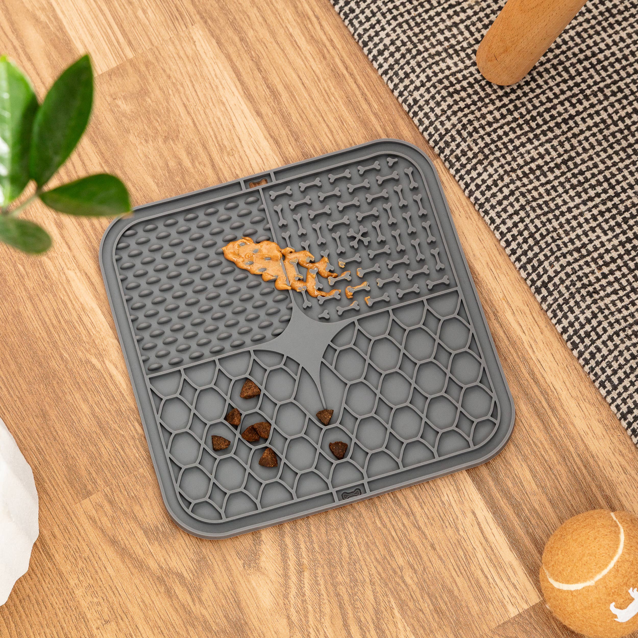 Park Life Designs – wholesale Pet food mat – Dog – Calming Lick Mat6