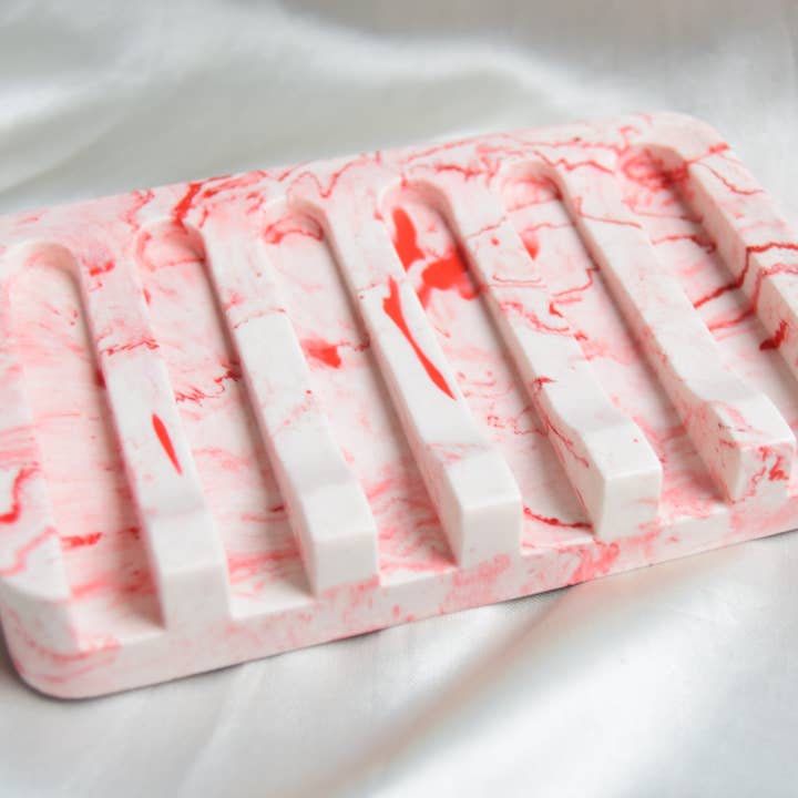 Porte-savon Jesmonite Red Swirl | Suki pour la vente par Fox and Bunny Rise