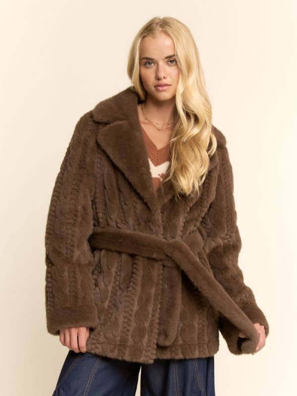 ABRIGO TEXTURIZADO DE PIEL SINTÉTICA CON CINTURÓN para venta al por mayor de Davi & Dani