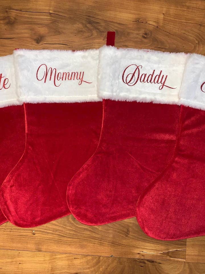 Chaussettes de Noël personnalisées pour la vente par The E Tribe Co.