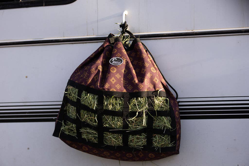 Schulz Equine - Vente Équipement d’équitation - Sac à foin Happy Trailer en nylon 600D résistant16