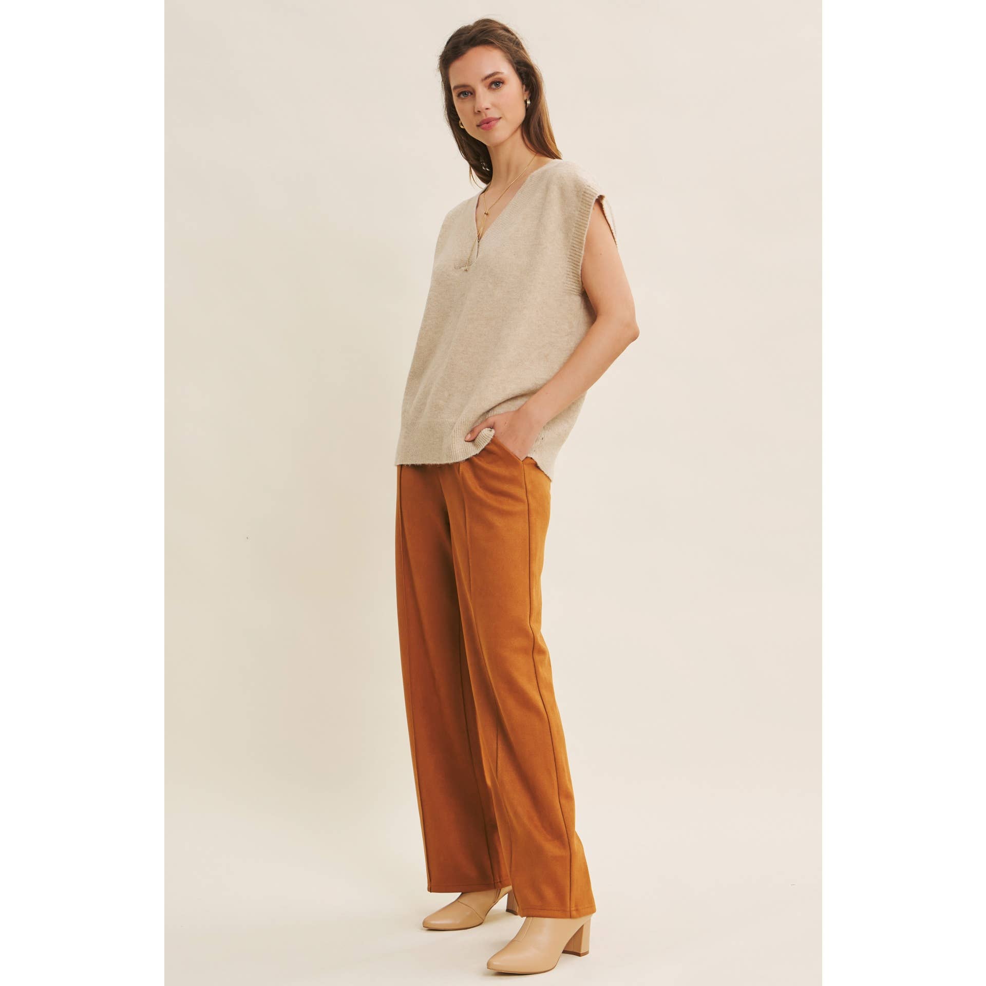 in february - Vente Pantalon – femme - PANTALON DROIT EN DAIM VÉGÉTALIEN AVEC PINCE13