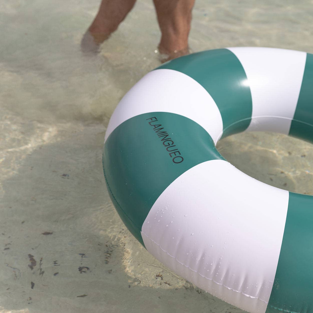 Flamingueo - Vendita all'ingrosso Accessori da spiaggia - Ciambella gonfiabile verde e bianca grande8