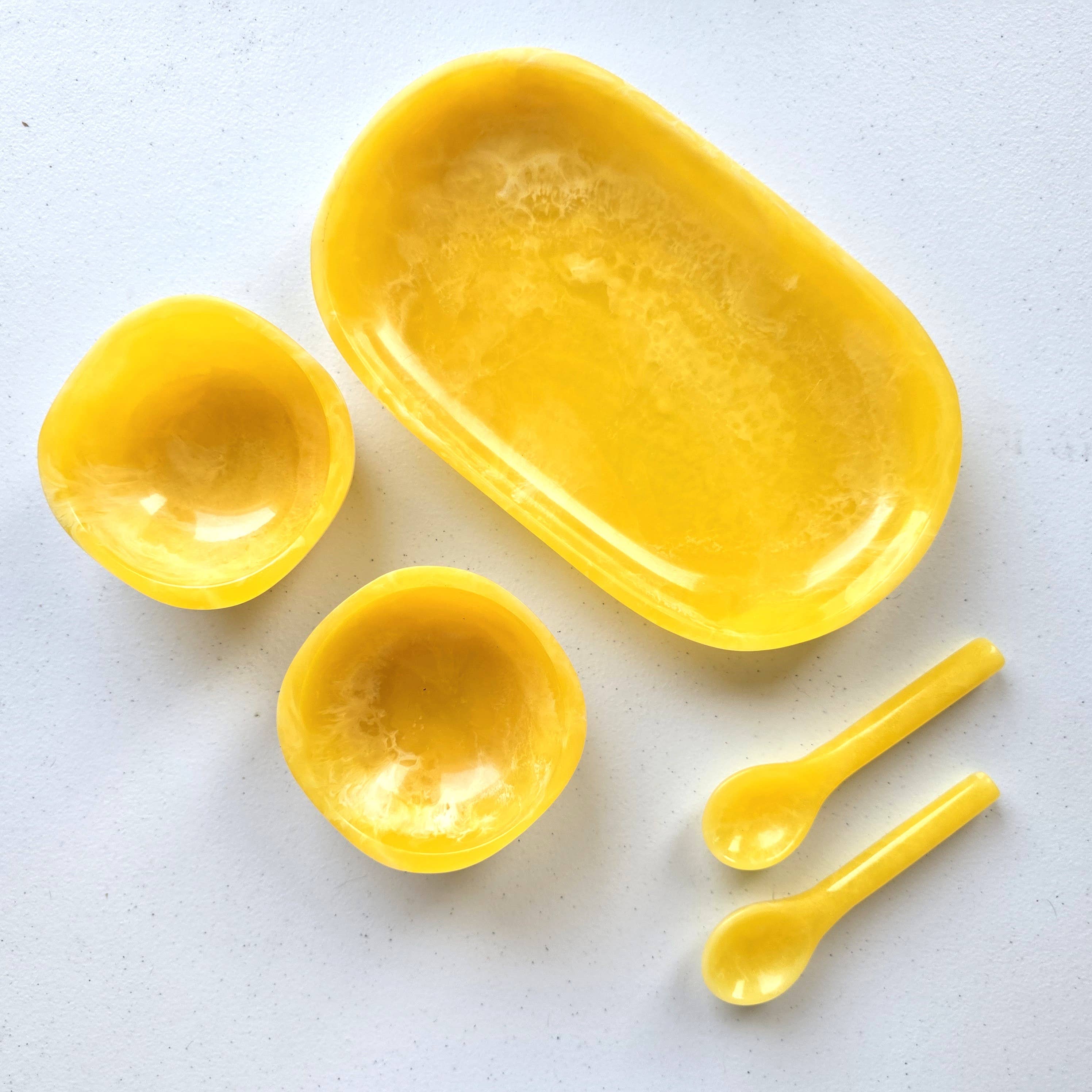 Gibb & Daan – Engroshandel Serveringsbakke – Lille serveringsbakke med 2 skåle og skeer - Håndhældt harpiks60