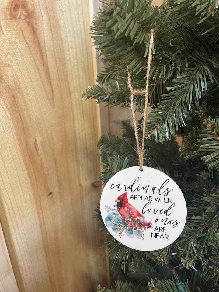 kardinalen verschijnen wanneer dierbaren in de buurt zijn Acryl Ornament; Vakantie; Kerstmis; Cadeau voor wholesale door Simply Stained Shop