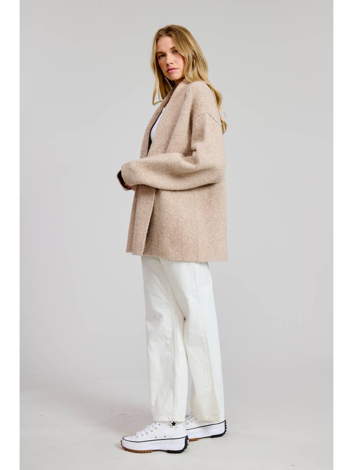 FLAT WHITE – Großhandel Strickjacke – Damen – Welpen-Jacquard-Strickjacke2