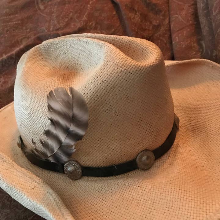 Hip Vintage Hats & More - Wholesale Cowboyhoed - Dames - Hippe vintage verweerde cowboyhoed met zilveren concho-hoedband