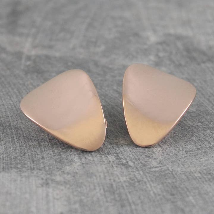 Orecchini a clip in oro rosa petalo per la vendita all'ingrosso da parte di Otis Jaxon London