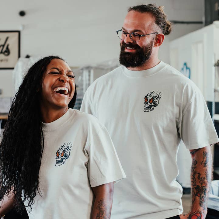 La Maglietta Inferno della Confraternita Barbuta – Porta il Calore per la vendita all'ingrosso da parte di The Bearded Brotherhood