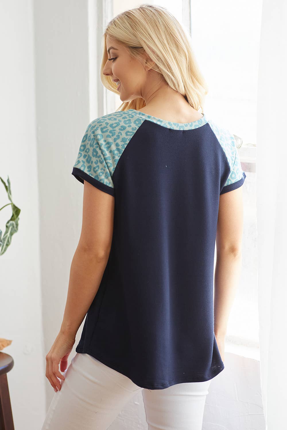 lovely melody - Wholesale T-Shirt - Women's - LMT2216-Day to Day Leopard Top5