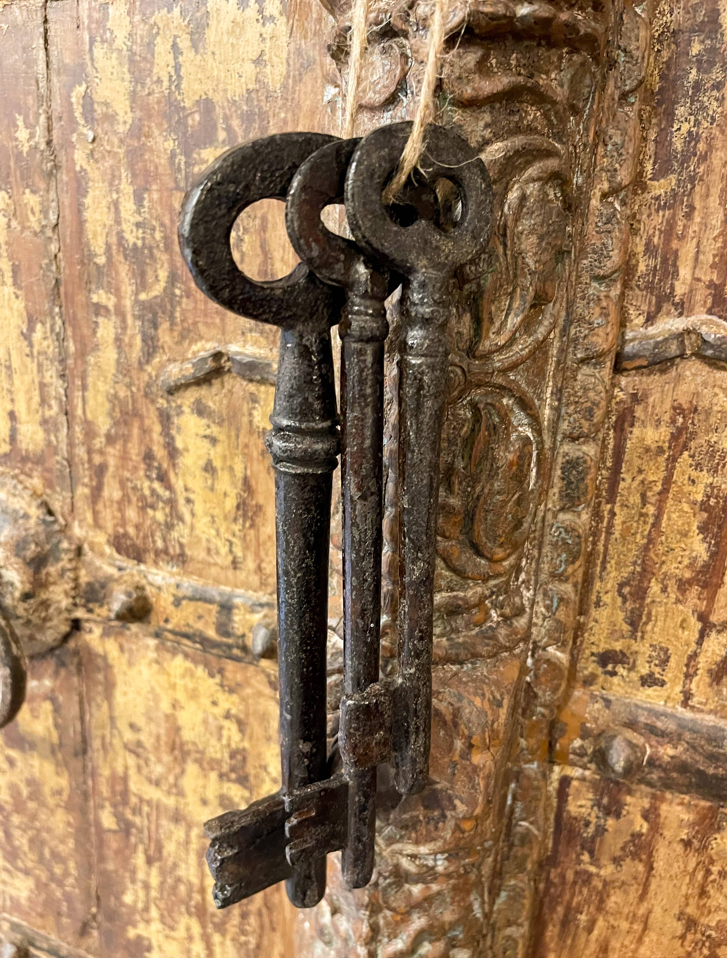 Asia West - Venta al por mayor Artículo decorativo de mesa -  Llaves Skelton de hierro fundido (juego de 3)2