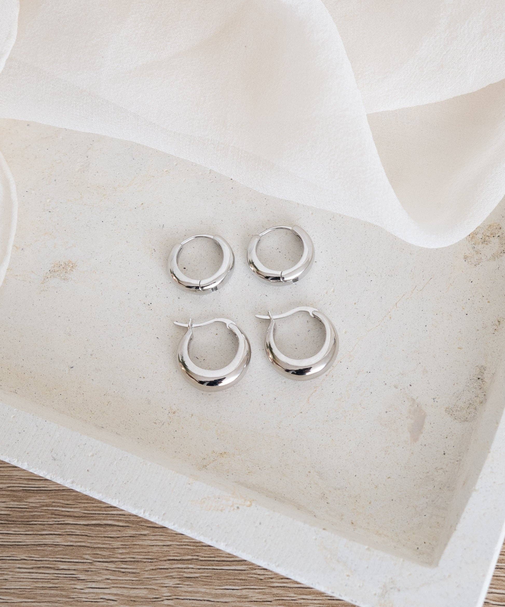 AALLYN - Wholesale Huggie Earrings - Isla Huggie Hoops8