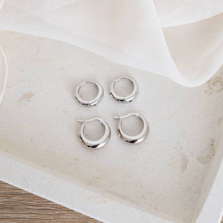 AALLYN - Wholesale Huggie Earrings - Isla Huggie Hoops8