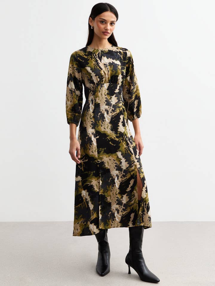 Abito midi a maniche 3/4 con stampa a macchie verdi per la vendita all'ingrosso da parte di Cutie London