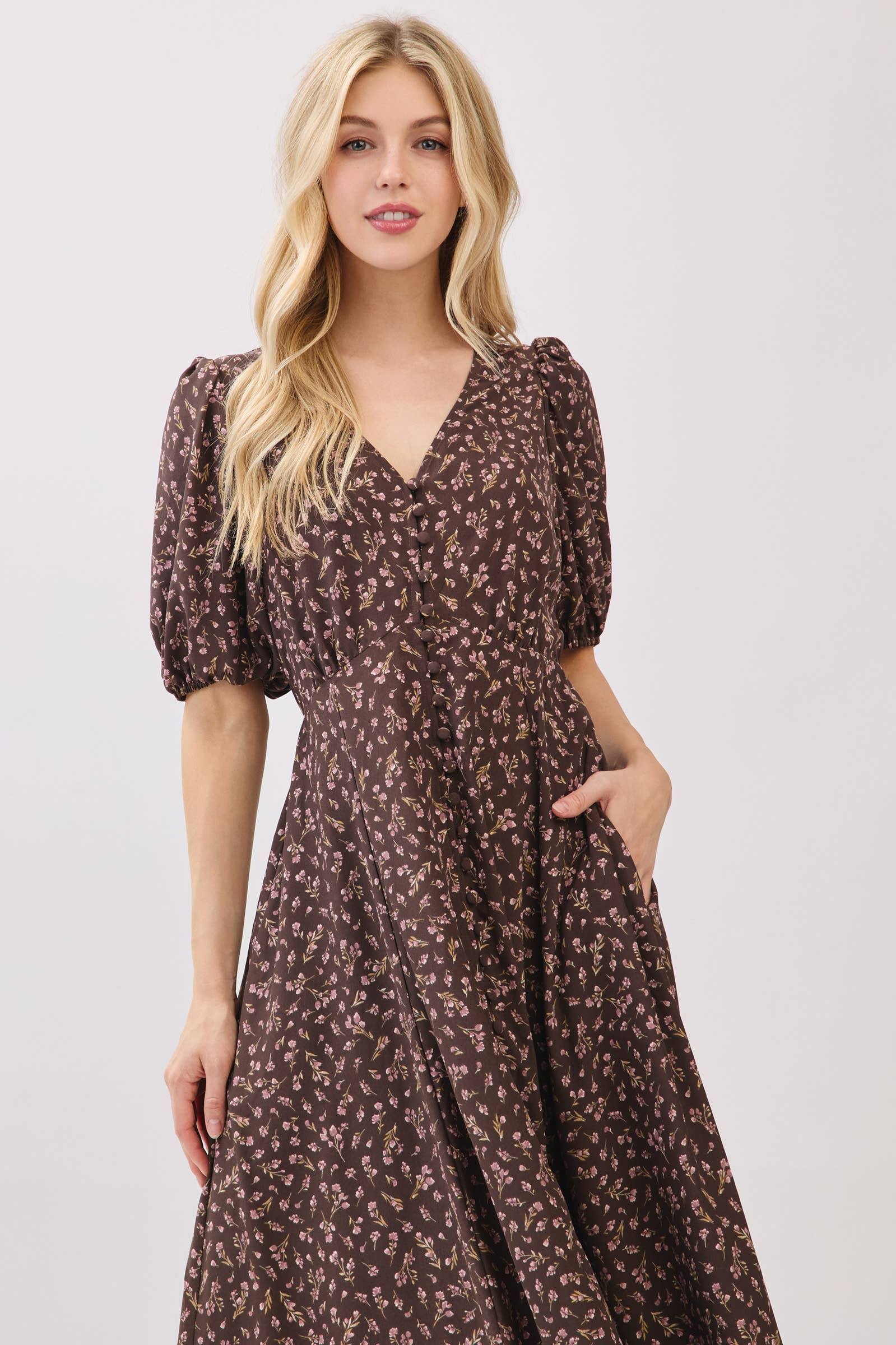 Calista - Vente Robe – femme - ROBE MIDI À MANCHES COURTES AVEC BOUTONS RECOUVERTS - VD6069A13