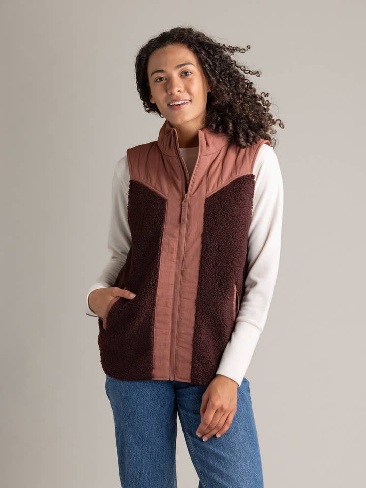 Gilet hybride berbère Vela pour femmes pour la vente par LIV Outdoor