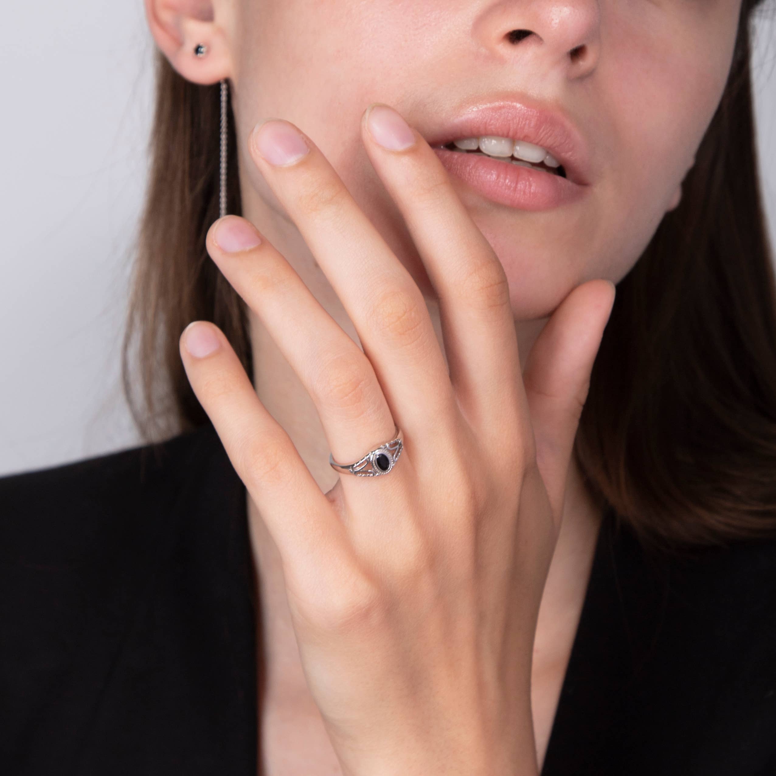 HolyBang Jewels - Wholesale Ring met een steen/solitaire ring - VINTAGE ONYX KANTEN RING - R-F26235