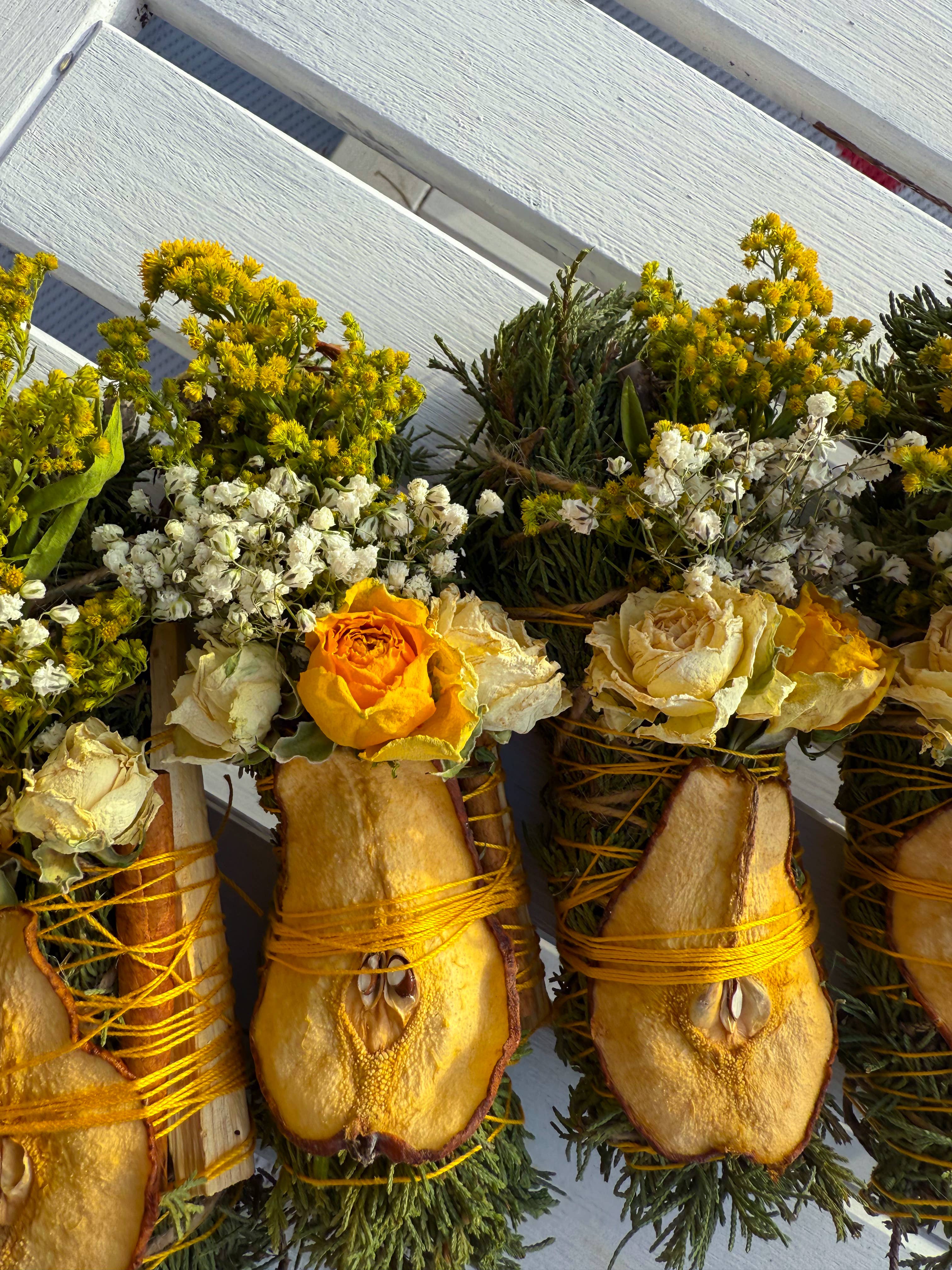 CharlieHaze - Wholesale Smudge Stick - Pear, Palo Santo, Juniper, and Cinnamon Smudge Stick6