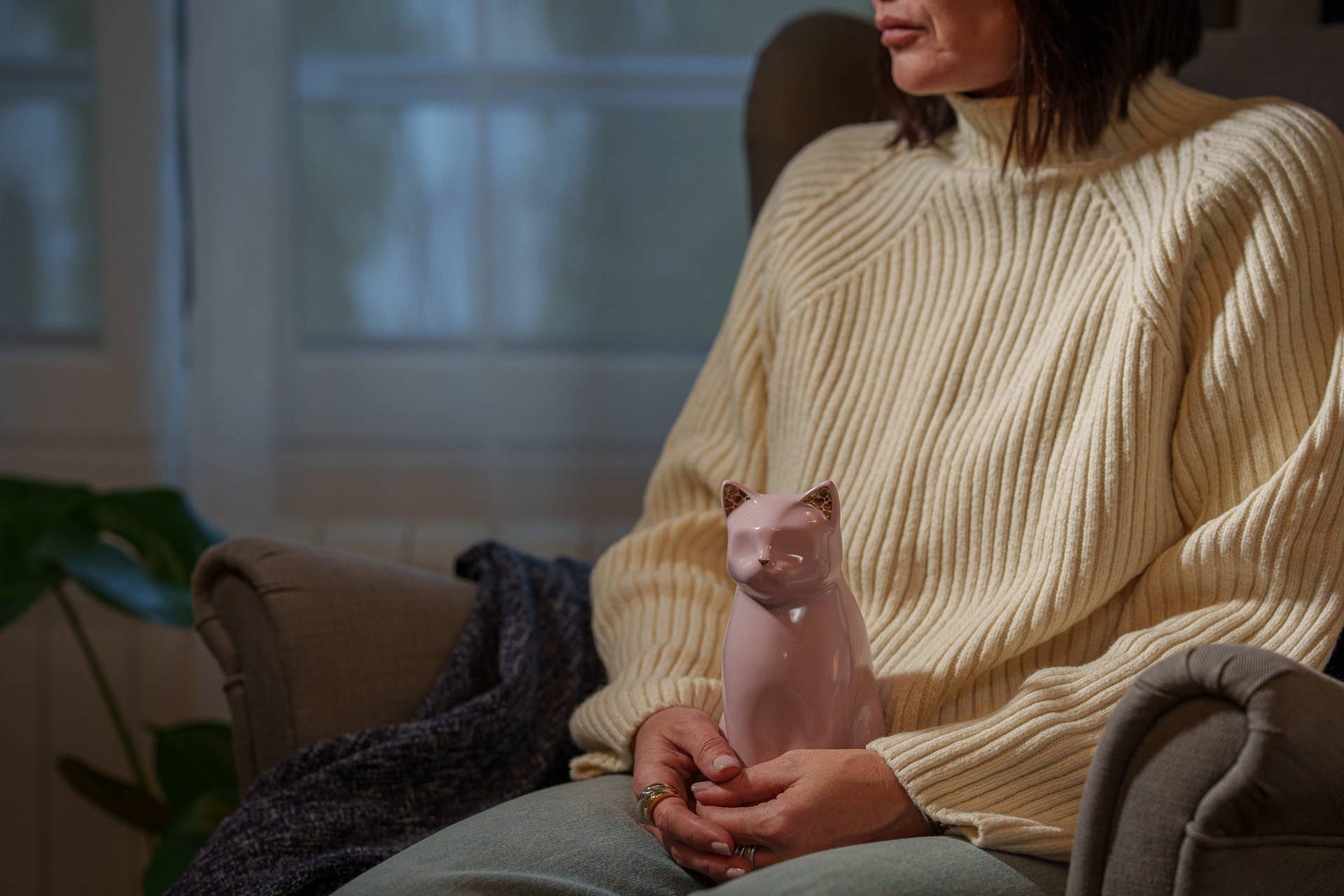 Pulvis Art Urns – Großhandel Haustier-Urne/Andenken-Box – "Meow" Tierurne für Katze – Schwarz | Keramik9