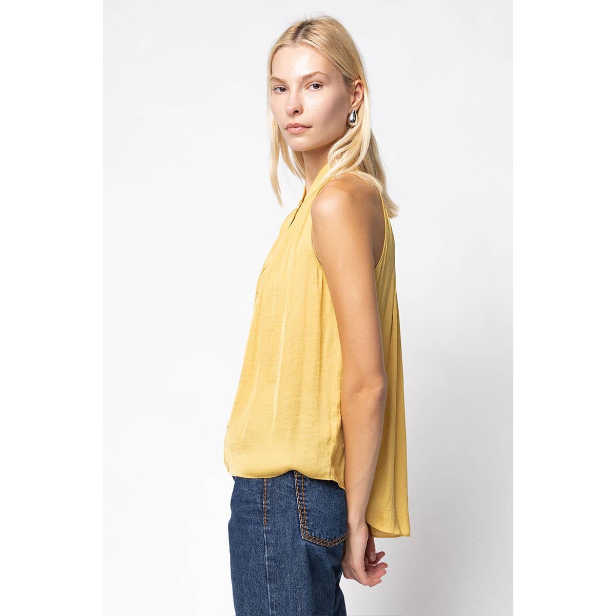 Naked Zebra - Vente Débardeur – femme - Haut sans manches boutonné à bordure festonnée2