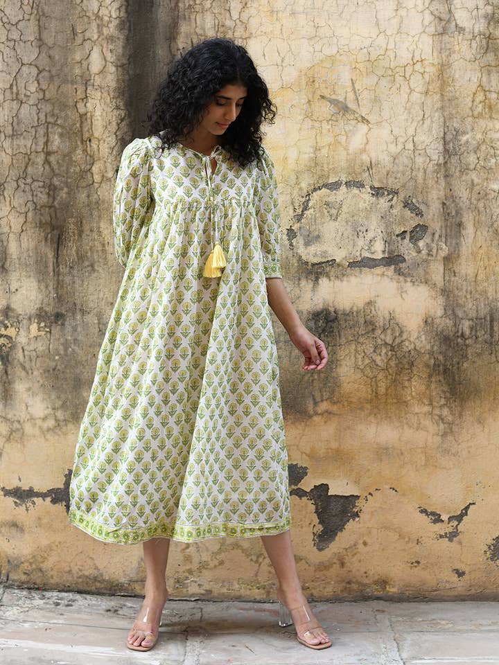 Vestido de algodón verde claro con estampado a mano. para venta al por mayor de BUTA BUTI