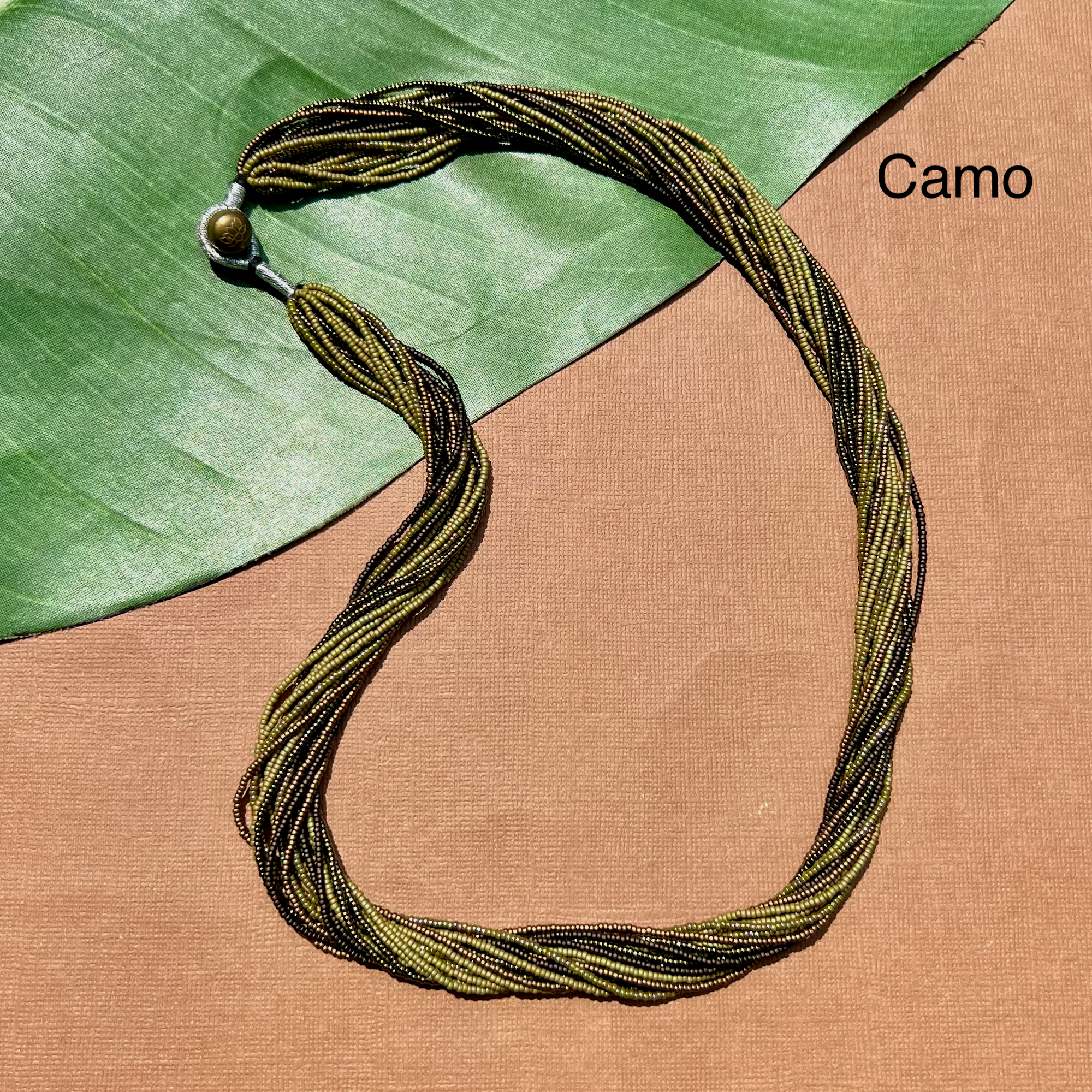 Bead Goes On – Colar com missangas/pérolas por atacado – Colares Grossos de Missangas de Múltiplas Fios - Fecho de Botão de Lótus10