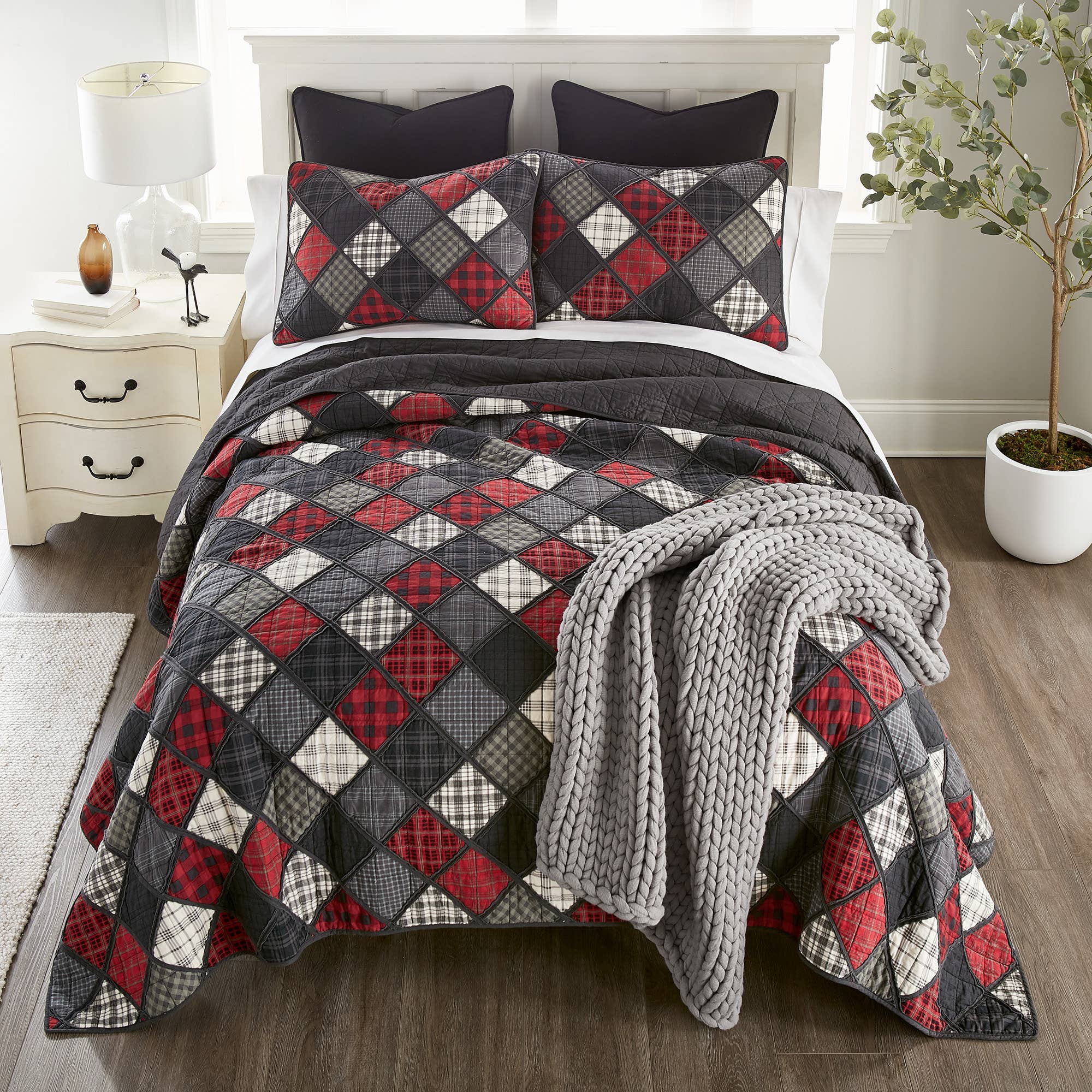 Donna Sharp Full/Queen Bedding Set - 3 Piece - Forest Weave Lodge Quilt Set  with Full/Queen Quilt and Two Standard Pillow Shams - Fits Queen Size and