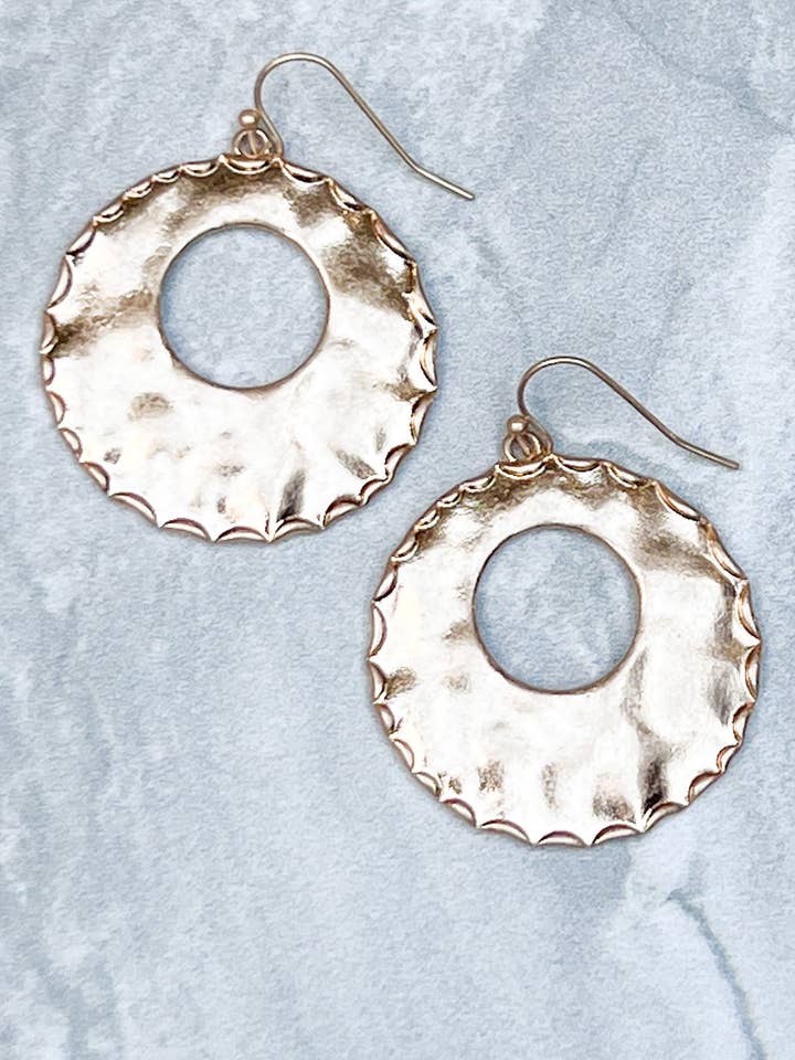 Boucle d'oreille Kylie en or pour la vente par Dylan Designs