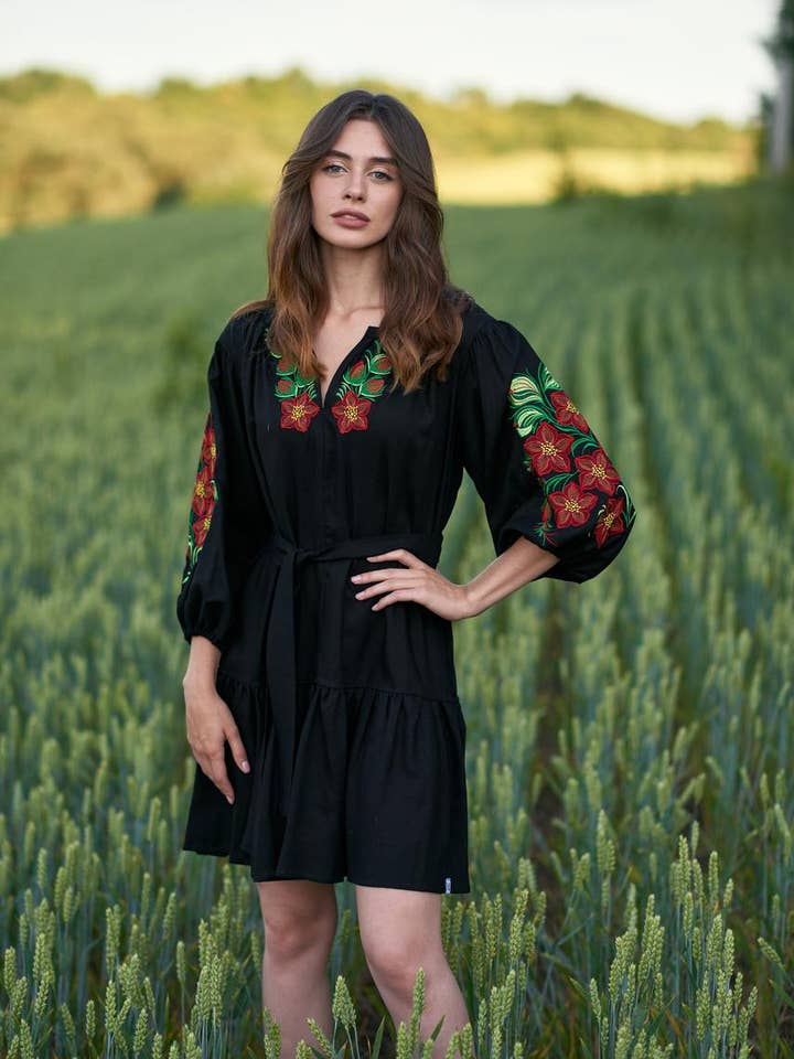 Handmade Originals Ukraine – wholesale Klänning - Dam – Broderad Klänning Blommor Trädgård Svart