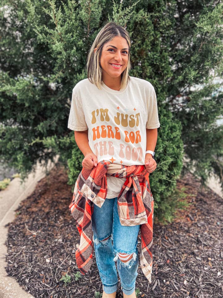 Southern Babe Wholesale - Wholesale T-Shirt (Graphic) - Women's - I'M JUST HERE FOR THE FOOD TEE