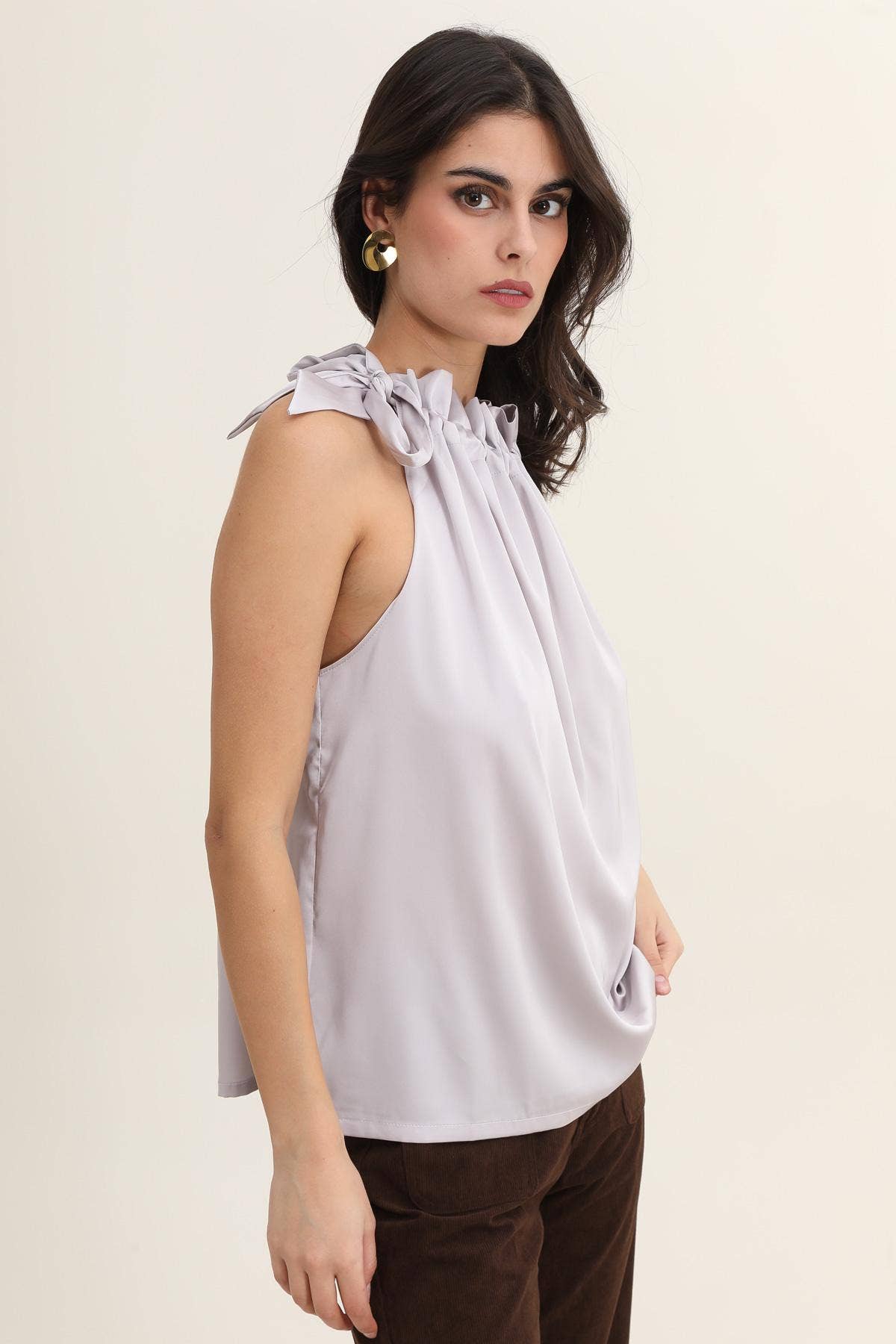 CHOKLATE PARIS - Wholesale Blouse - Dames - Satijnen top Elisabeth met strik bij de kraag - CK0809048